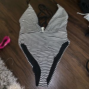 siempre golden Swim - Siempre Golden trestle one piece swim suit siempre golden Swim - Siempre Golden trestle one piece swim suit